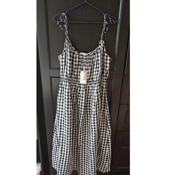 DÔEN Gingham Pleated Linen Blend Maxi Dress - Picture 7 of 8